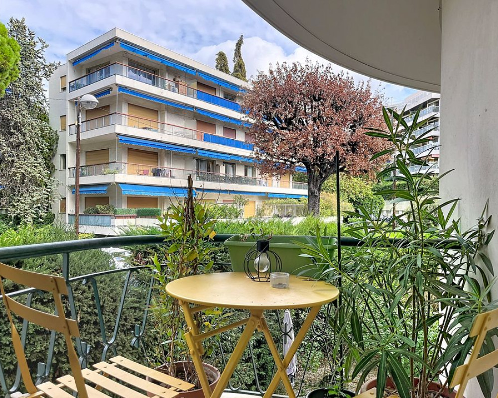 Apartment  - 2 rooms  - 62.08 m² -  €364,000 - For sale 