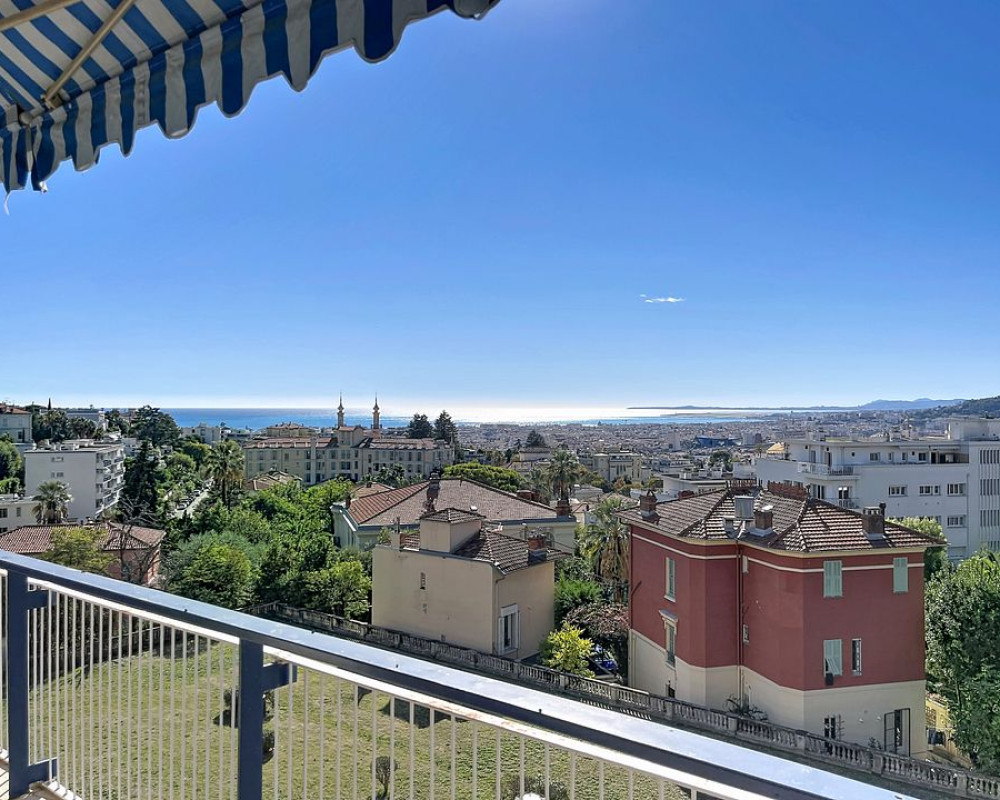 Apartment  - 3 rooms  - 81.21 m² -  €575,000 - For sale 