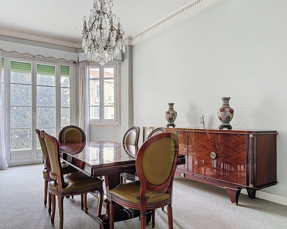 Spacieux appartement dans magnifique rÃ©sidence Art DÃ©co de Cimiez