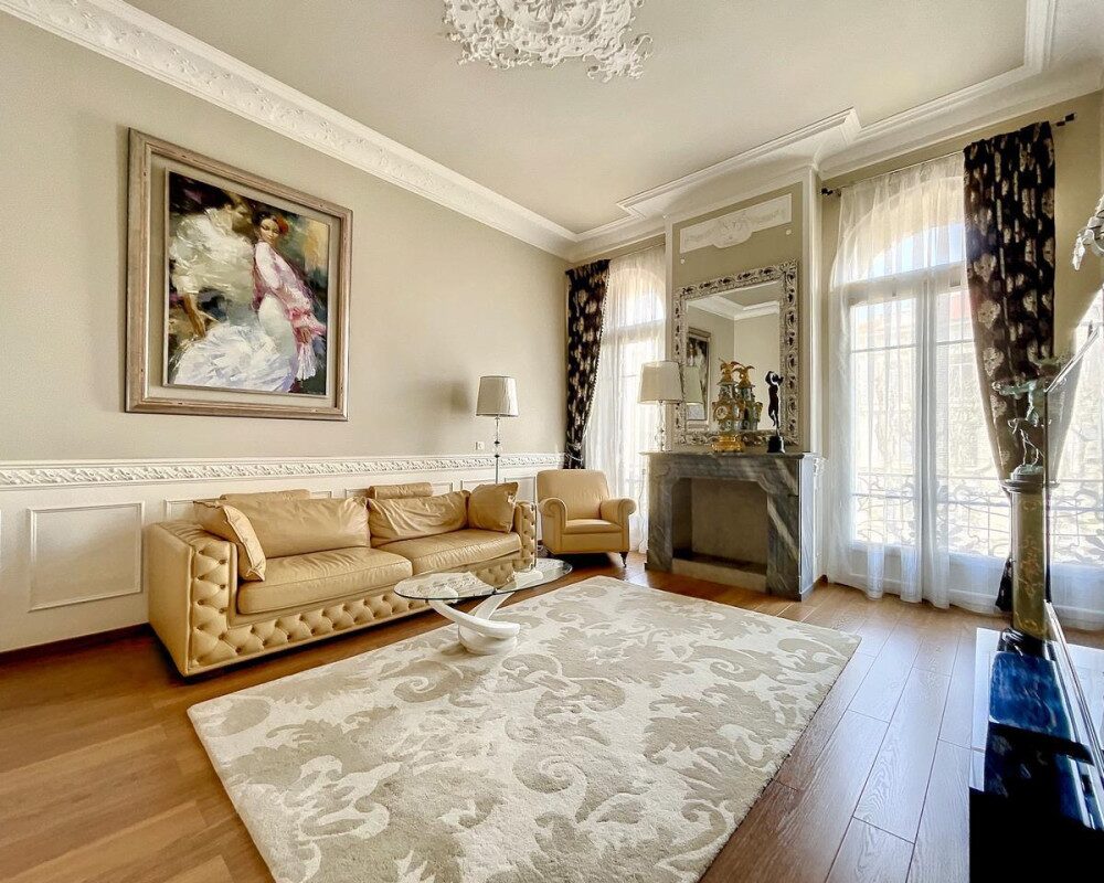 Nice Cimiez - Beautiful 2 Bedroom Apartment 91 sqm in a Palace of the Beginning of the Last Century