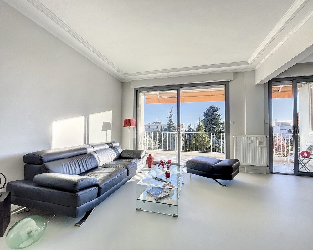 Nice flat with terrace and garage in condominium with park        