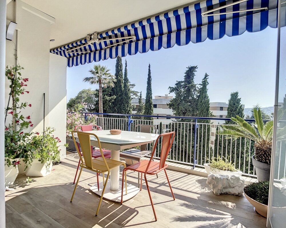 A modern, elegant apartment at the Cemenelum Gardens      