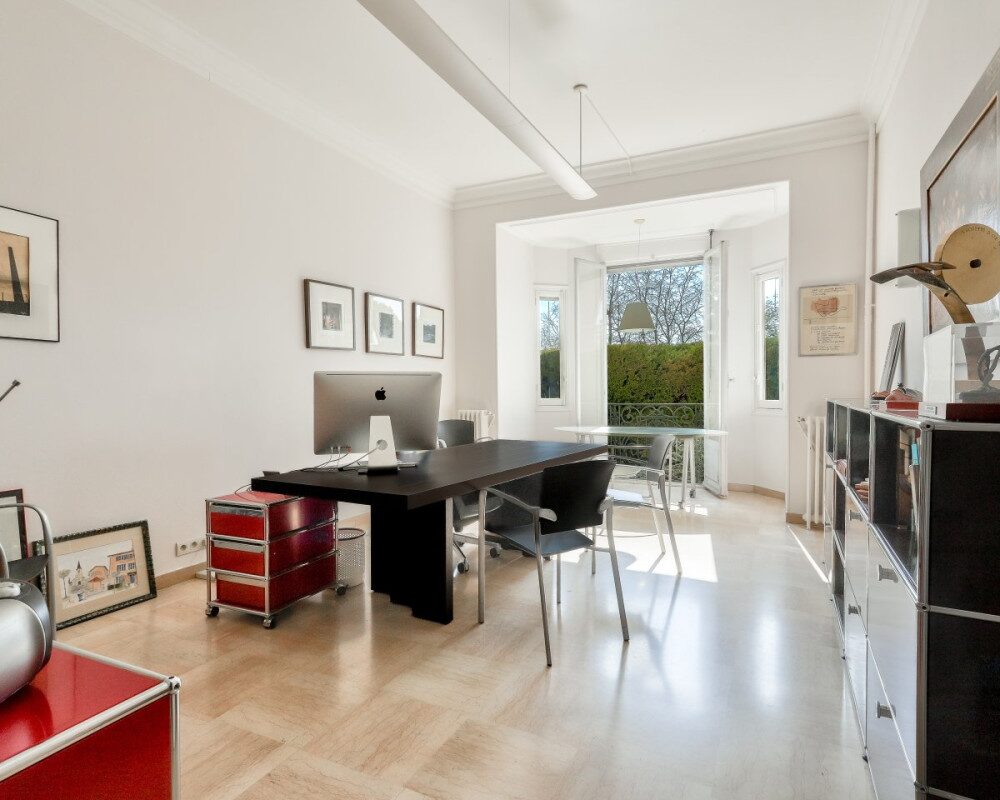 Nice â Cimiez â Large 4-room apartment of 116 mÂ² to renovate in a Belle Ãpoque palace for sale