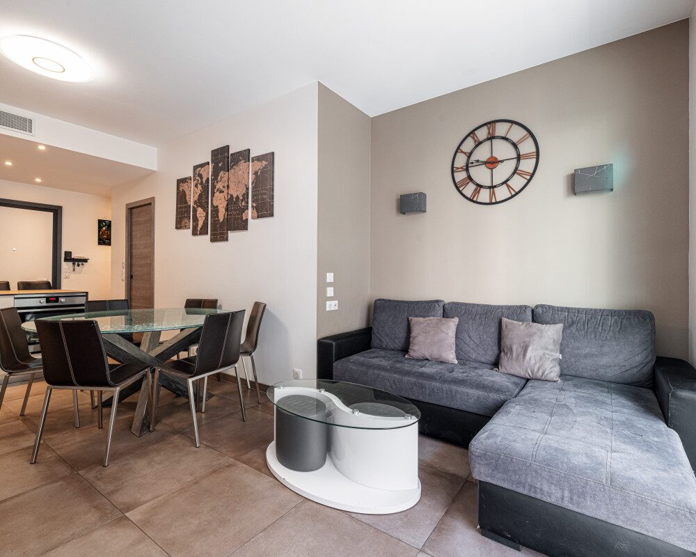 NICE - Beautiful renovated 2 Bedroom Apartment in the Heart of Les Musiciens Area 