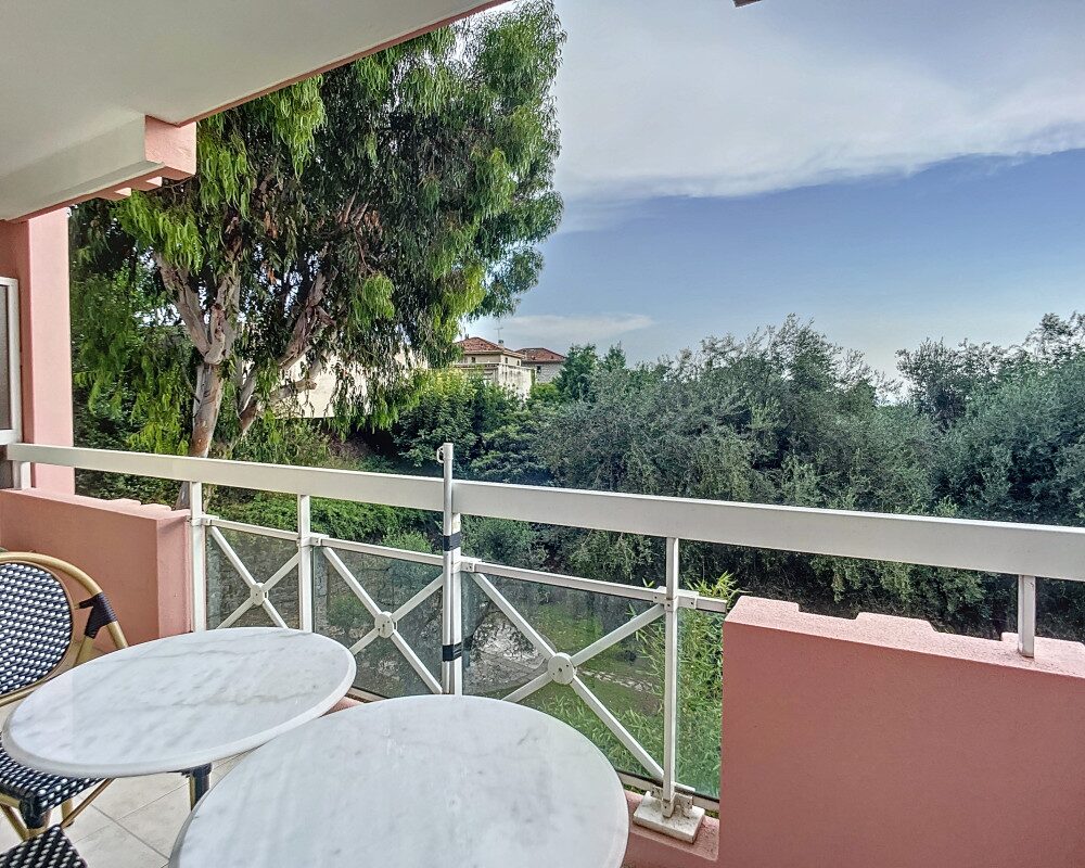 Nice Cimiez - Spacious 1 Bedroom Apartment in a Wooded Setting