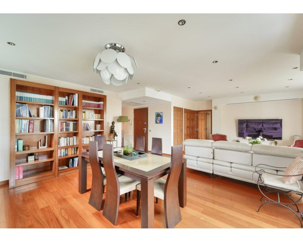 NICE CIMIEZ - Superb 115 sqm 3 Bedroom Apartment with Sea View and two Garages            