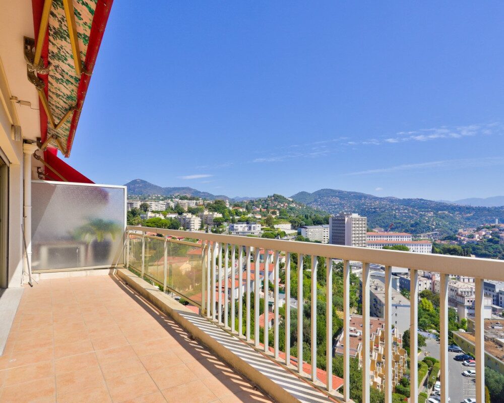 Nice Cimiez - Bright 2 Bedroom Apartment on Penultimate Floor