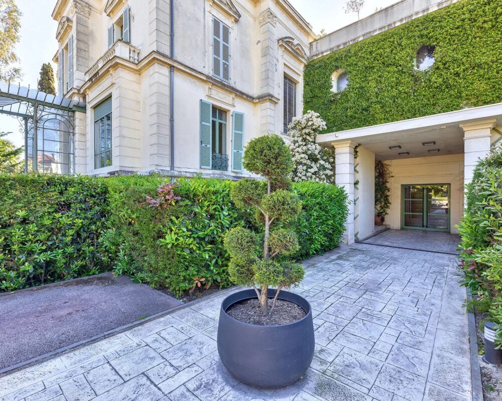 Apartment  - 2 rooms  - 64.53 mÂ² -  â¬375,000 - Sold 