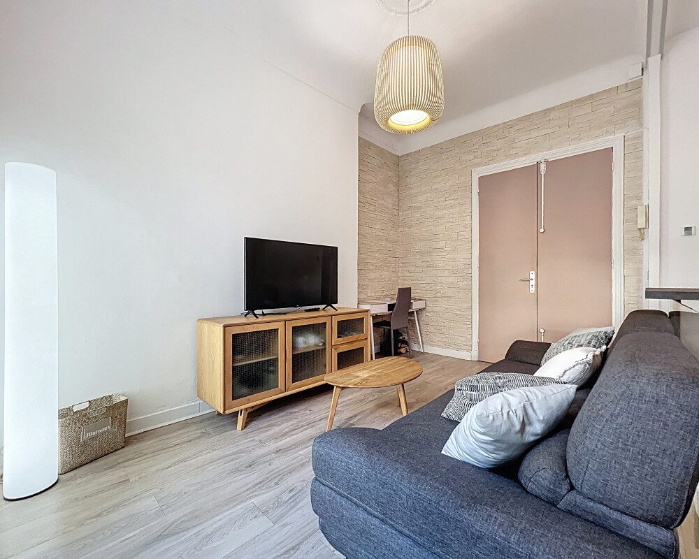 Nice Valrose - Charming 2-room Duplex Apartment in a Belle Epoque Palace with Garden