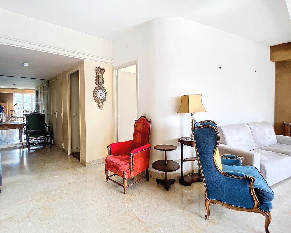 Spacious 3-Room Apartment with Terrace in a Prestigious Condominium