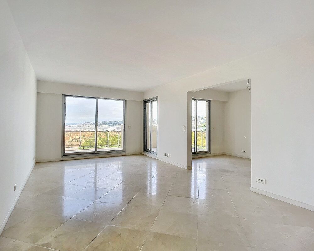 Nice Cimiez Top floor Renovated 2 bedroom Apartment with Met and City views