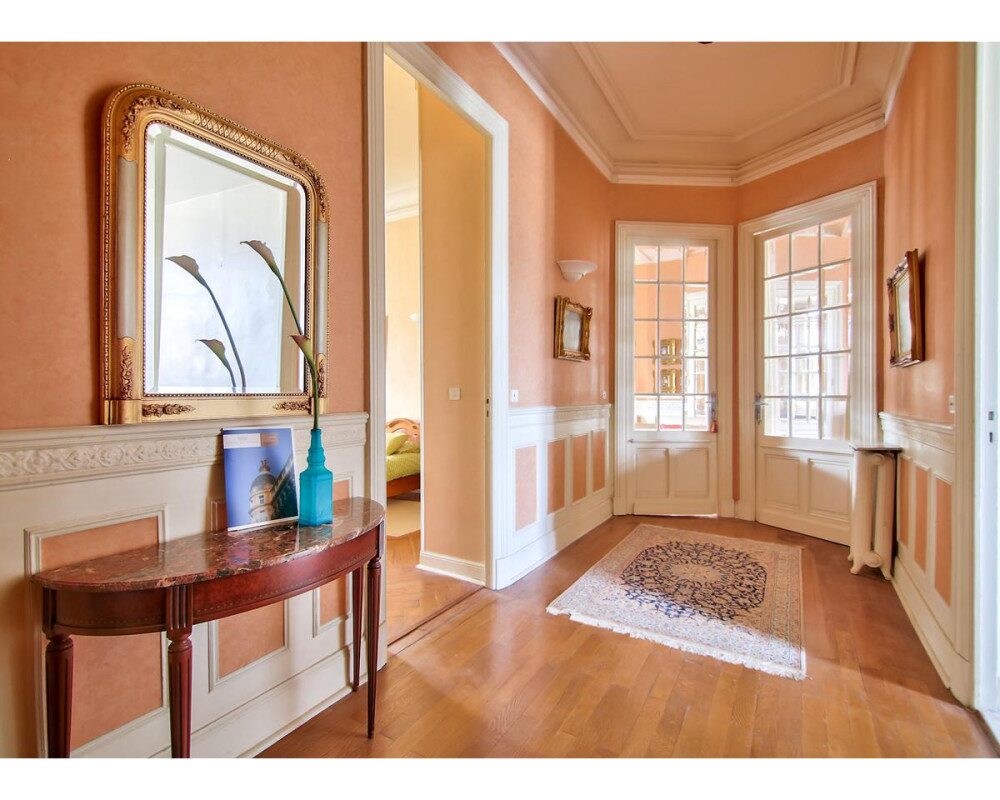 Nice Cimiez - Luxurious Two Bedrooms Appartment In Old Building    