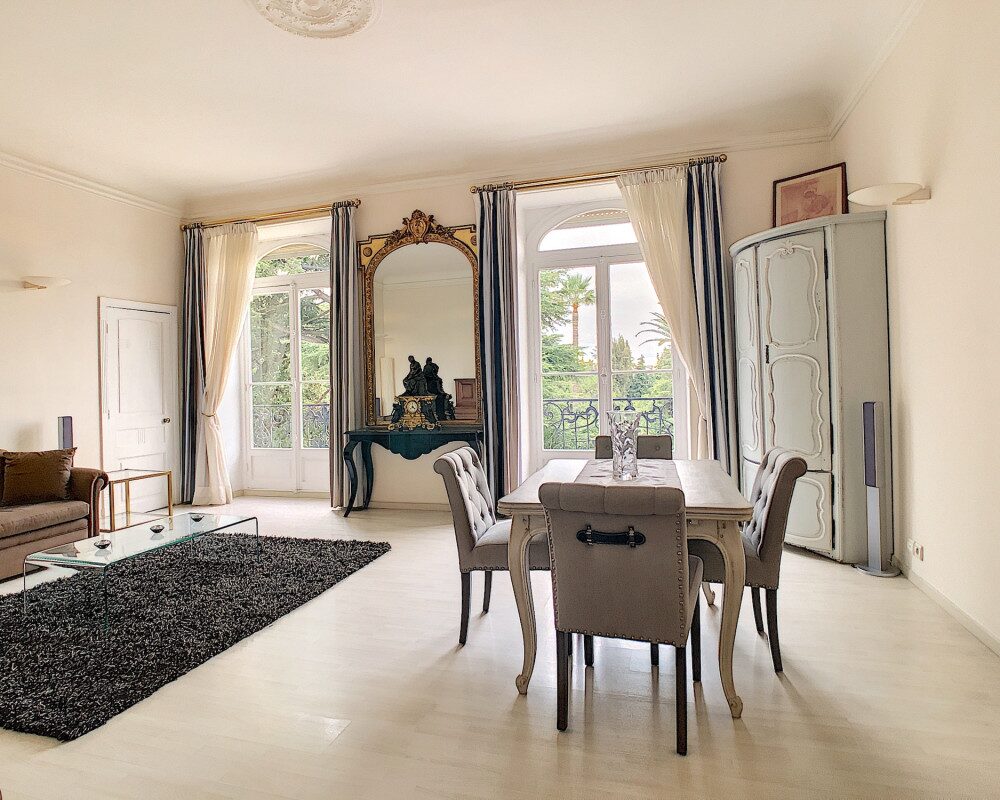 Nice - Winter Palace - A Large and Peaceful 3 Bedrooms Apartment       