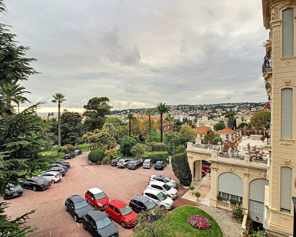Nice - Winter Palace - A Large and Peaceful 3 Bedrooms Apartment       