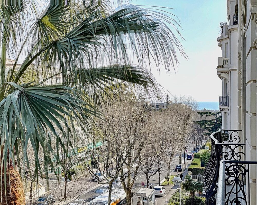 Nice Cimiez - Beautiful 2 Bedroom Apartment 91 sqm in a Palace of the Beginning of the Last Century