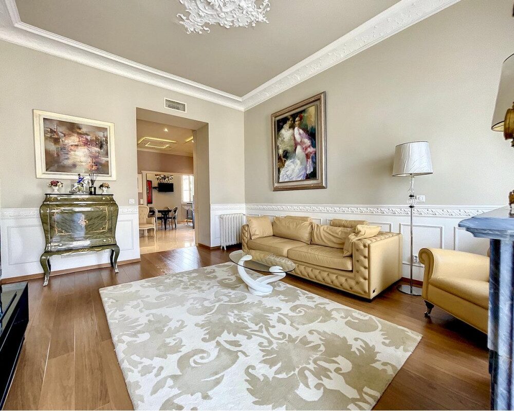 Nice Cimiez - Beautiful 2 Bedroom Apartment 91 sqm in a Palace of the Beginning of the Last Century