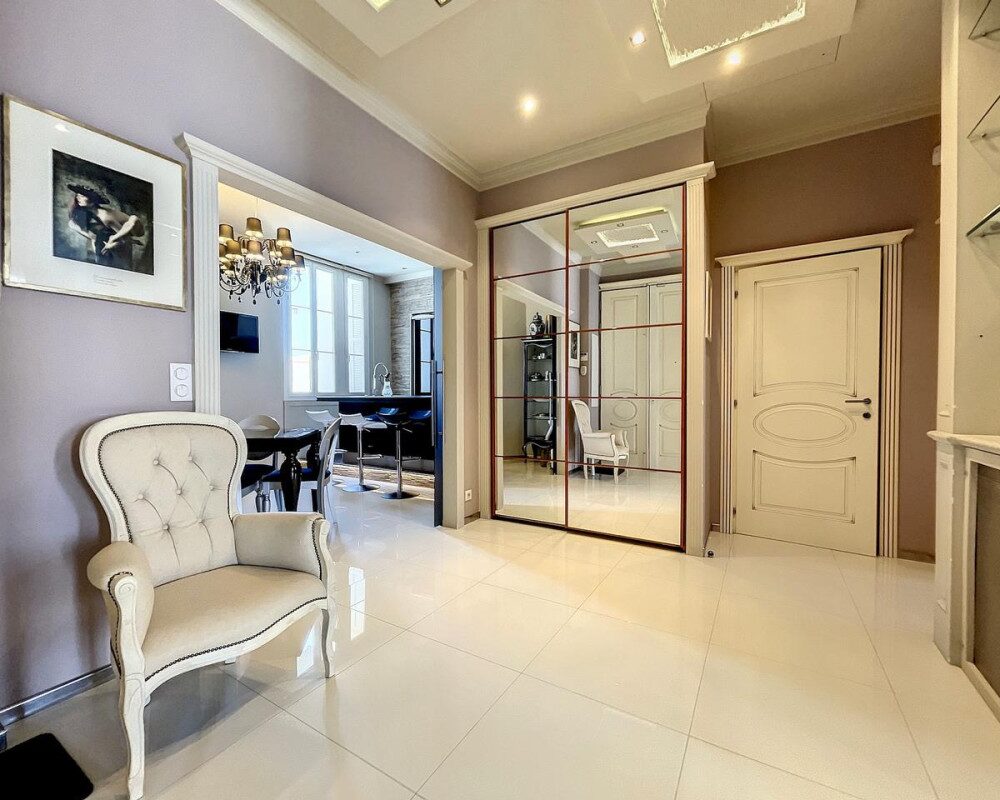 Nice Cimiez - Beautiful 2 Bedroom Apartment 91 sqm in a Palace of the Beginning of the Last Century