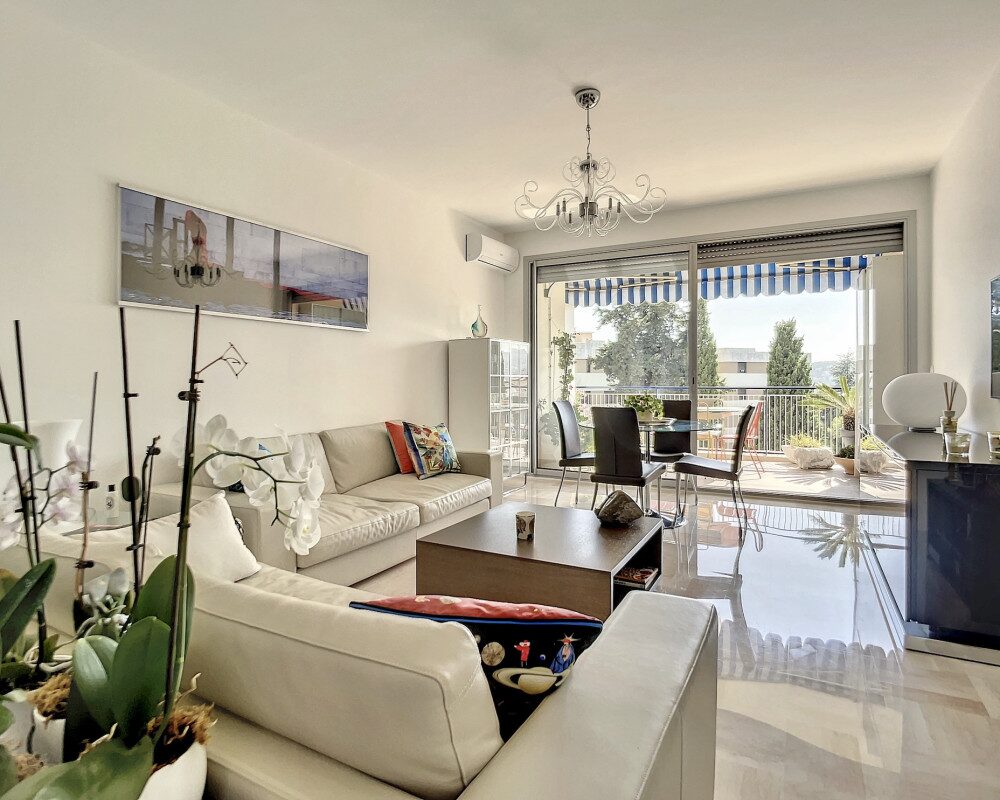 A modern, elegant apartment at the Cemenelum Gardens      