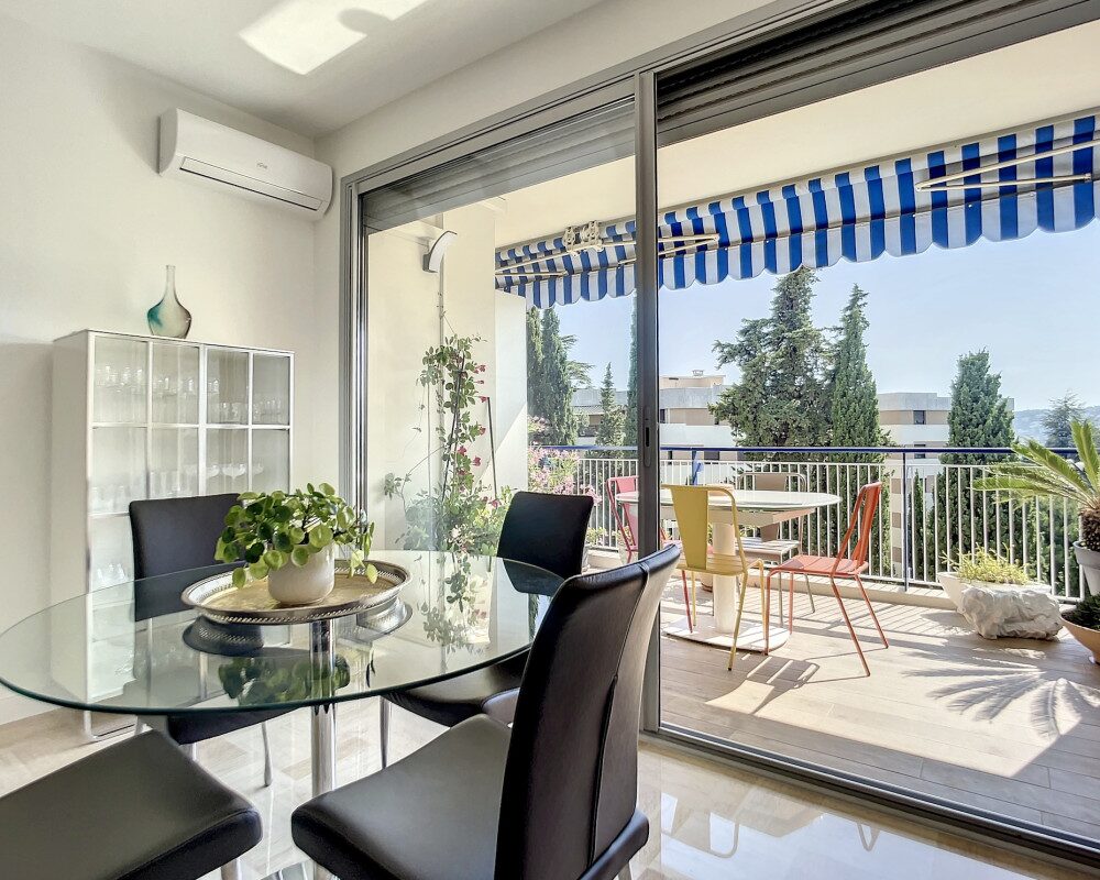 A modern, elegant apartment at the Cemenelum Gardens      