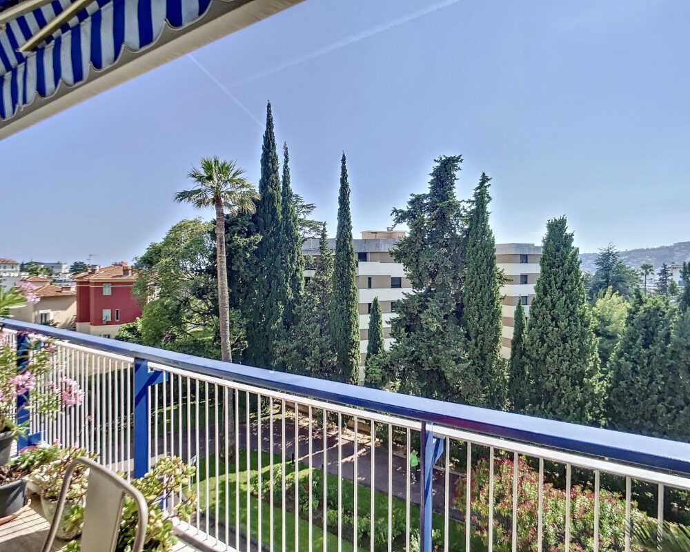 A modern, elegant apartment at the Cemenelum Gardens      