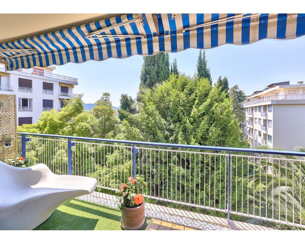      Heart Cimiez - Charming Apartment of 63 sqm in the Prestigious 