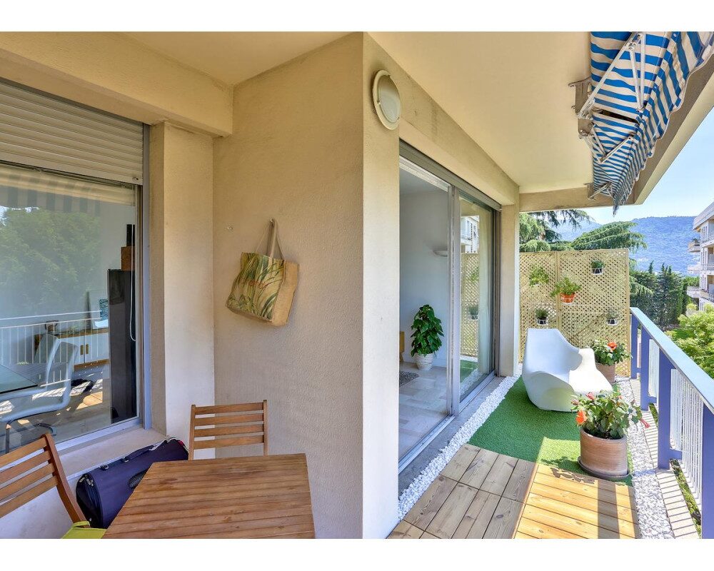     Heart Cimiez - Charming Apartment of 63 sqm in the Prestigious 
