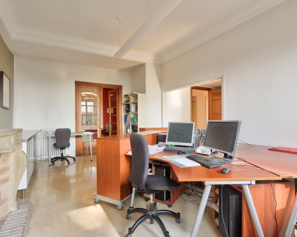 Nice â Cimiez â Large 4-room apartment of 116 mÂ² to renovate in a Belle Ãpoque palace for sale