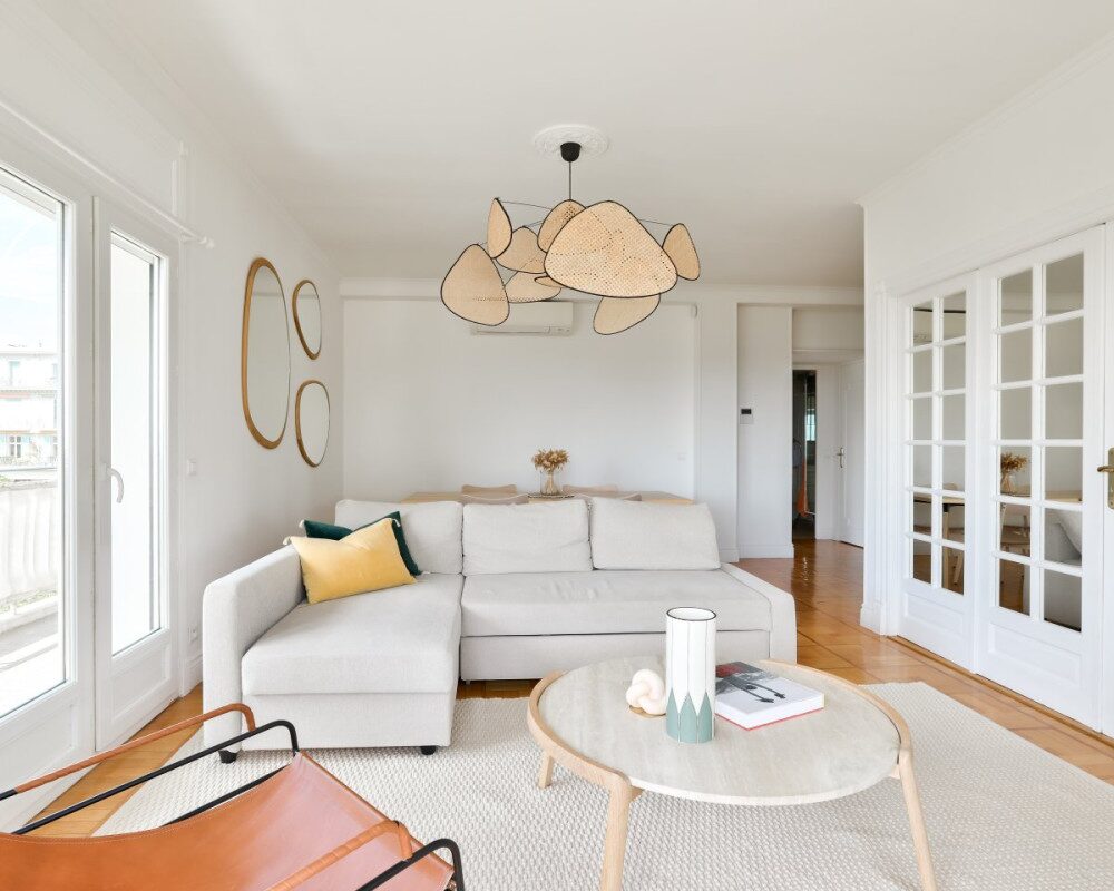 Nice Cimiez – Magnificent Renovated 2-Bedroom Apartment in a Prestigious Residence