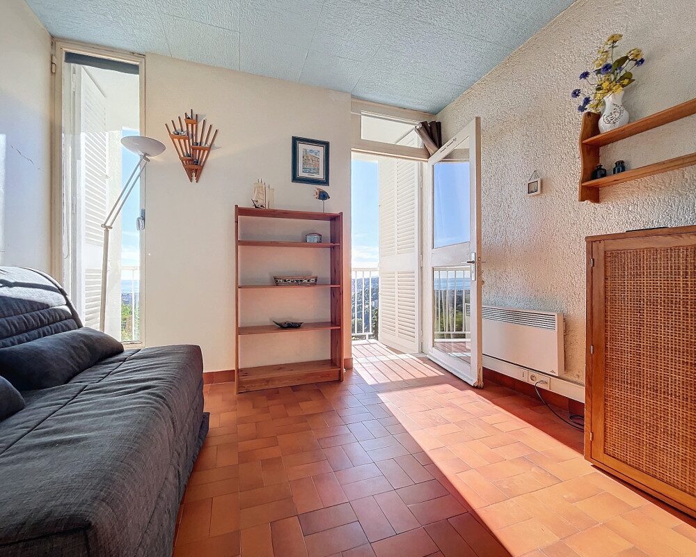 NICE RIMIEZ - Bright Studio with Panoramic View in a Private Estate