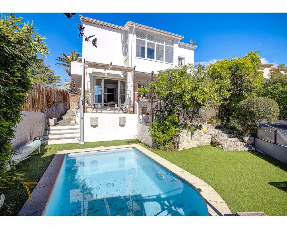 House  - Semi-detached house  - 7 rooms  - 137.0 mÂ² -  â¬849,000 - Sold 