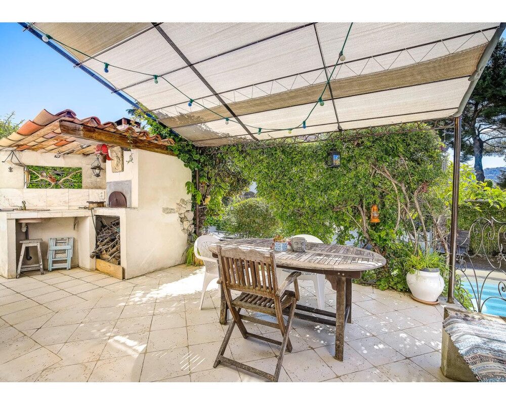 House  - Semi-detached house  - 7 rooms  - 137.0 mÂ² -  â¬849,000 - Sold 