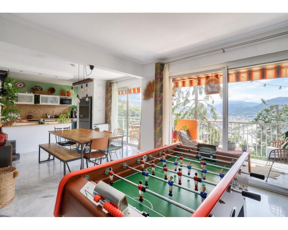 Nice Cimiez - Beautiful Fully Renovated 3 Bedroom Apartment 110 sqm  in a Residence with Garden