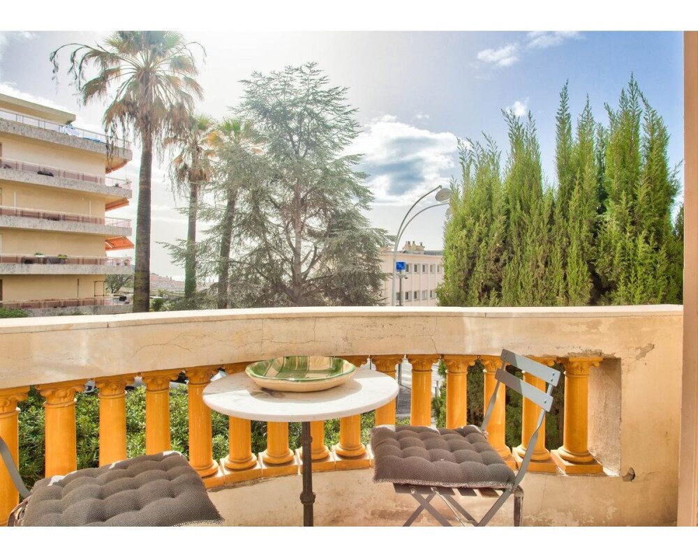  Nice Lower Cimiez - Three bedroom Apartment in a Triple-Exposure Belle Epoque Townhouse 