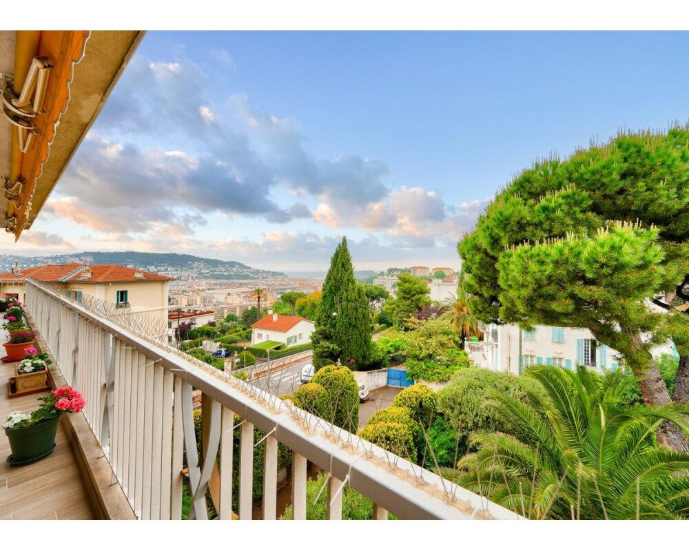 NICE CIMIEZ - Superb 115 sqm 3 Bedroom Apartment with Sea View and two Garages            