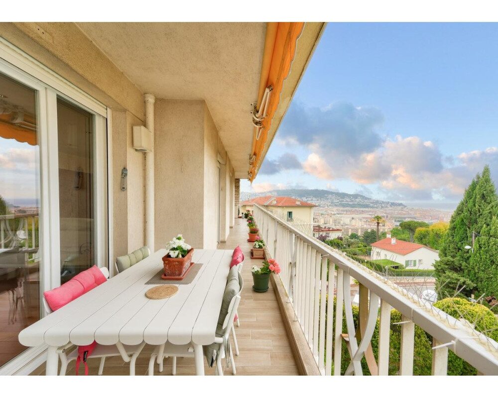 NICE CIMIEZ - Superb 115 sqm 3 Bedroom Apartment with Sea View and two Garages            