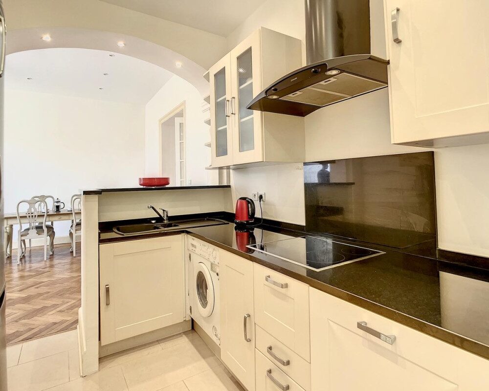   Nice Cimiez - 2 Bedroom Apartment Belle Epoque in a Palace with Balcony    