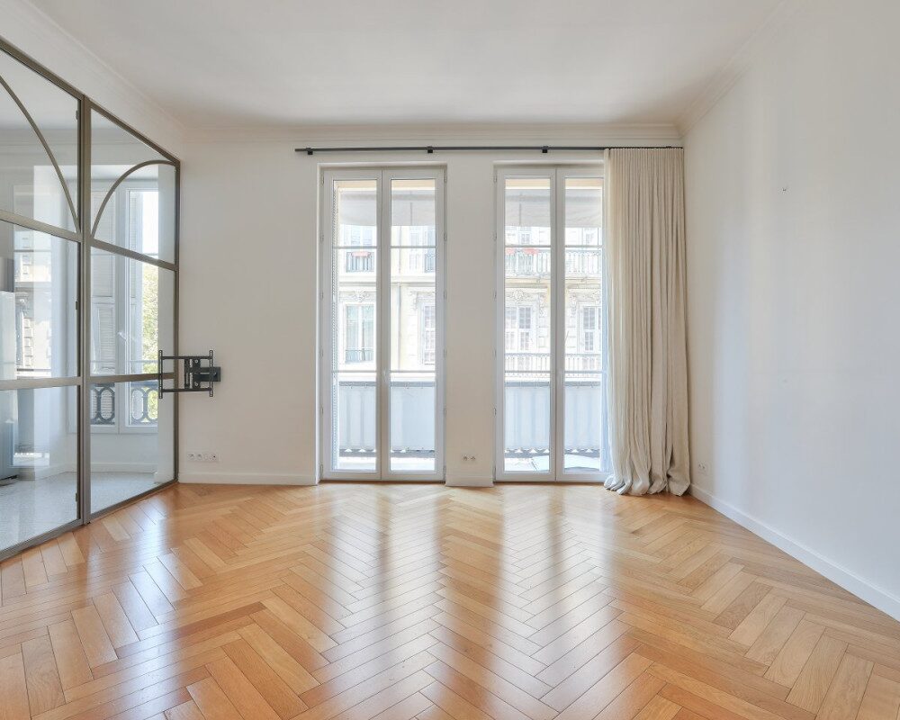 Nice Parc Wilson - Renovated 3 Bedroom through-building Apartment
