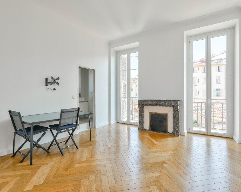 Nice Parc Wilson - Renovated 3 Bedroom through-building Apartment