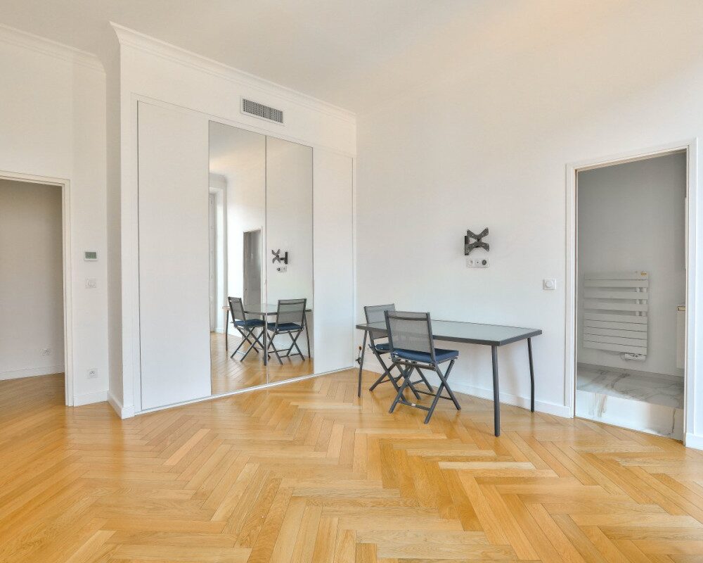 Nice Parc Wilson - Renovated 3 Bedroom through-building Apartment