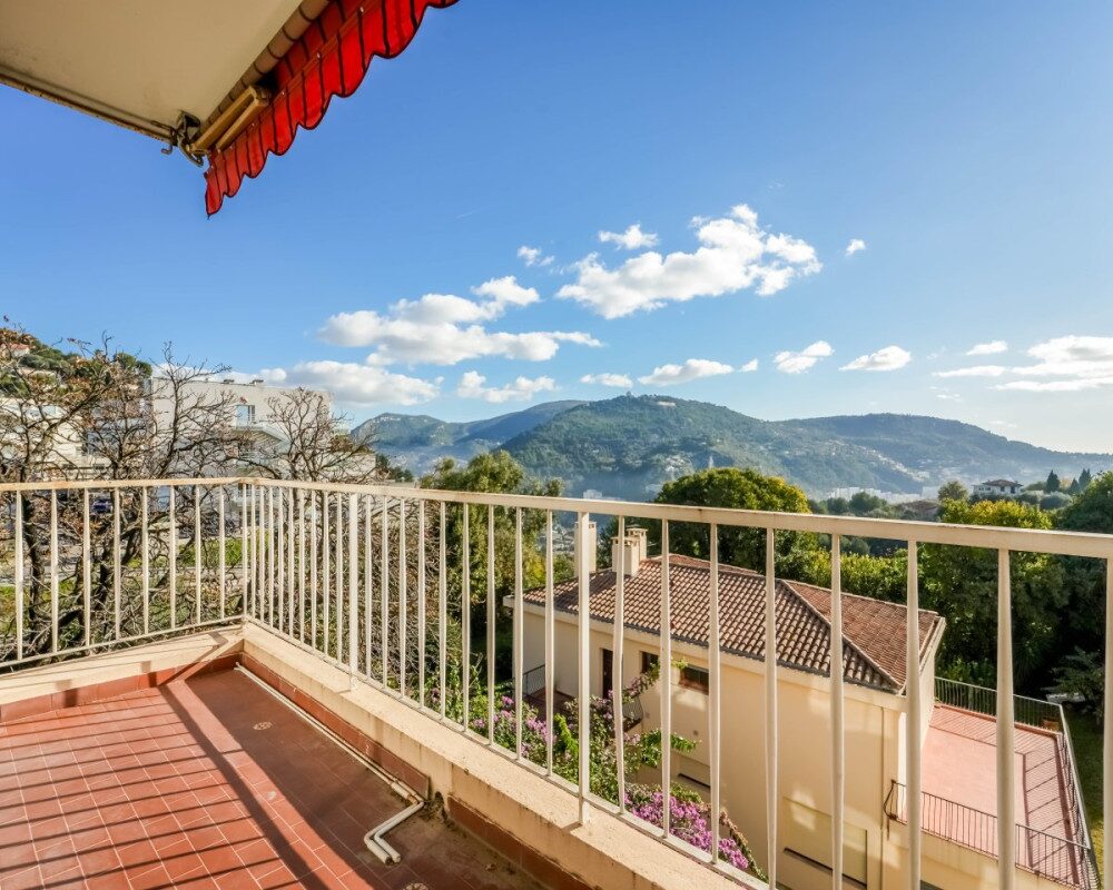 Nice Cimiez - One Bedroom Apartment on a High Floor Close to all Amenities
