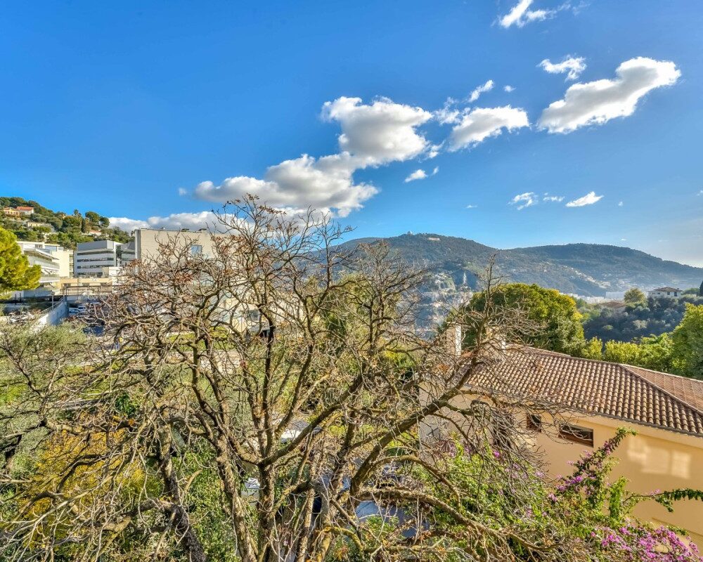 Nice Cimiez - One Bedroom Apartment on a High Floor Close to all Amenities