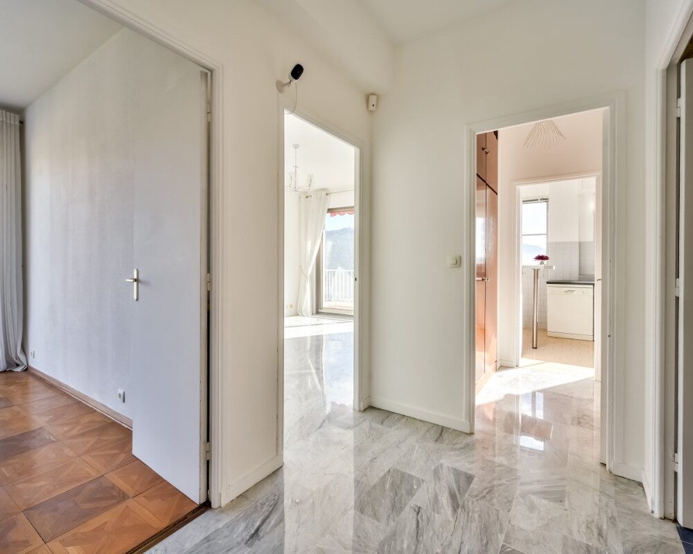 Nice Cimiez - One Bedroom Apartment on a High Floor Close to all Amenities