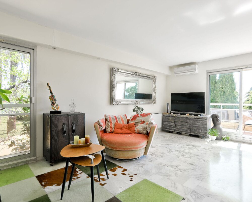 Nice Valrose - 4 rooms on top floor with terrace