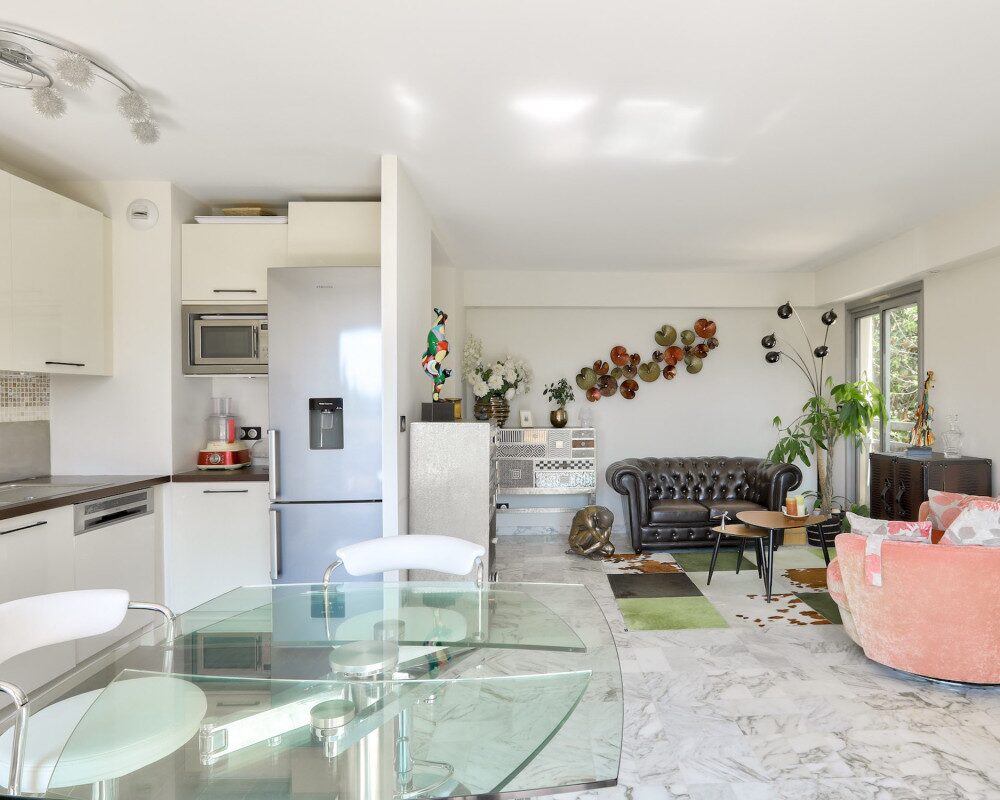Nice Valrose - 4 rooms on top floor with terrace