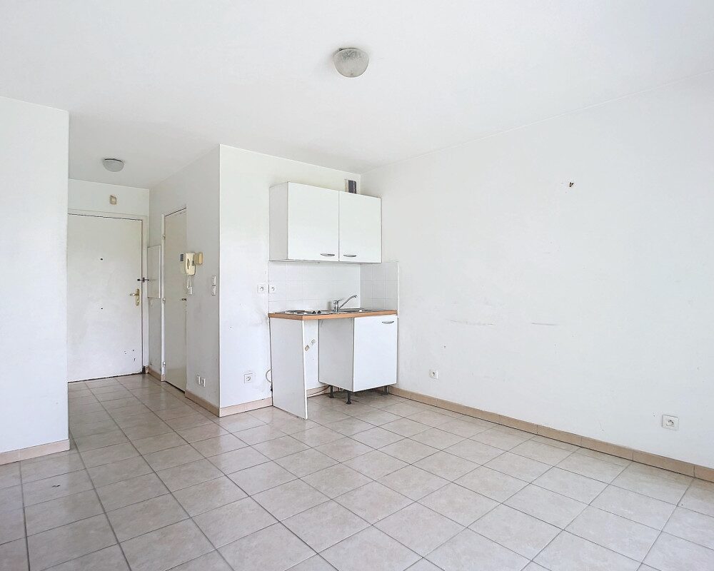 Nice Cimiez - Pleasant Studio with Terrace in Residence with Swimming Pool