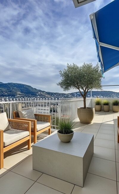 4-room top-floor apartment with rooftop terrace in Nice Cimiez, panoramic view