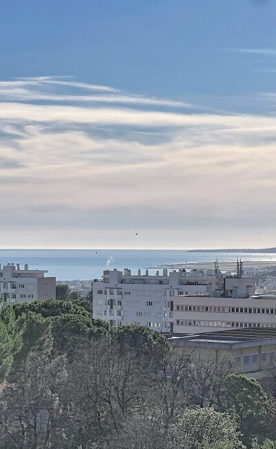 12 sqm top-floor terrace with a glimpse of the sea, Scudéri Avenue Nice