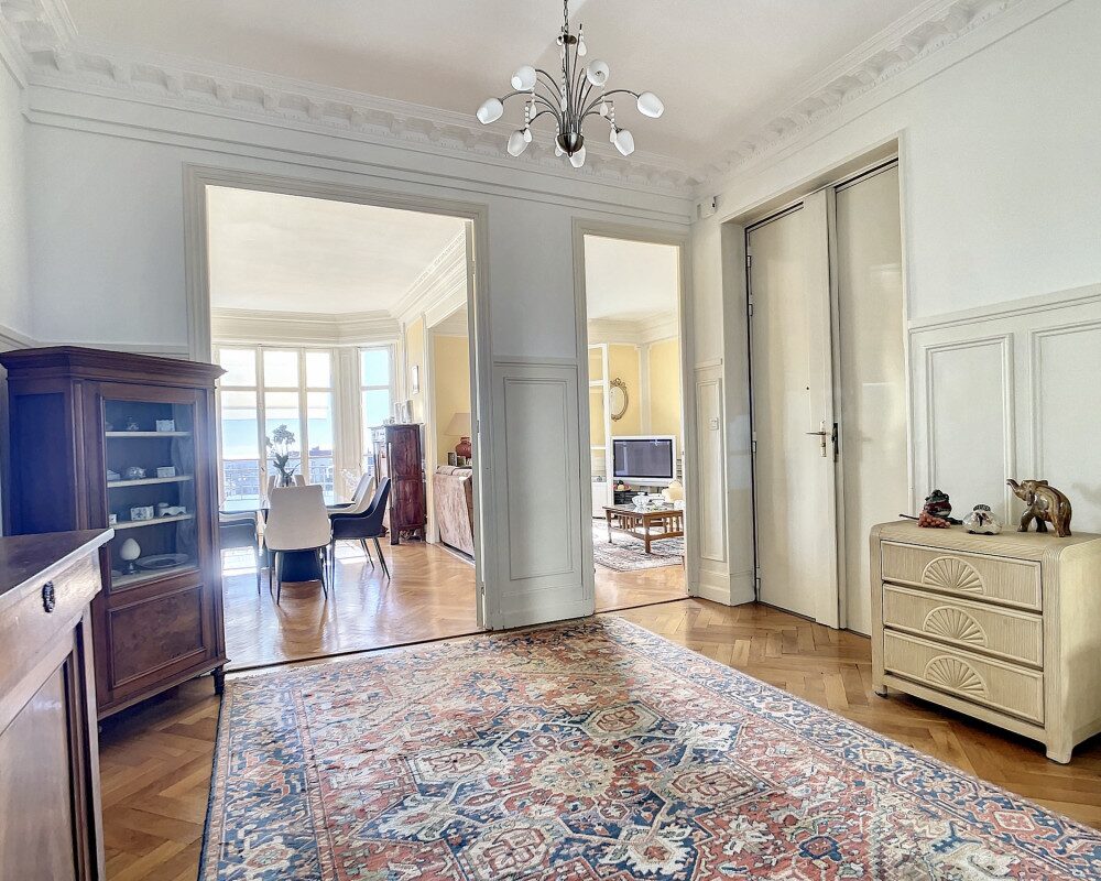 Coeur Cimiez - Beautiful 4 Bedroom Apartment of 140 sqm in High Floor with Sea View and Parking       