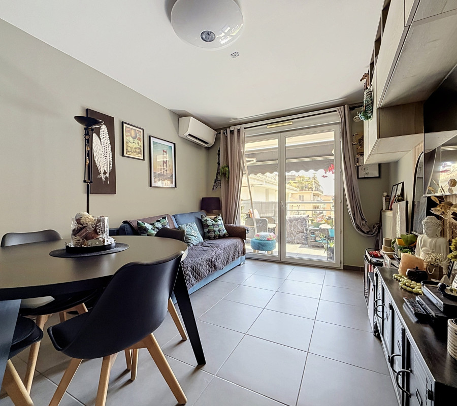 Nice - Appartement 3 piÃ¨ces â Dernier Ã©tage avec terrasse proche HÃ´pital Pasteur