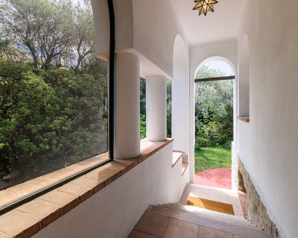 House  - 4 rooms  - 220.9 m² -  €2,145,000 - For sale 